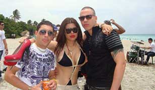 EL YONKI and PATRY WHITE the latest Cuban Reggaeton 2012 presents the new Farandula-inflaming characters!